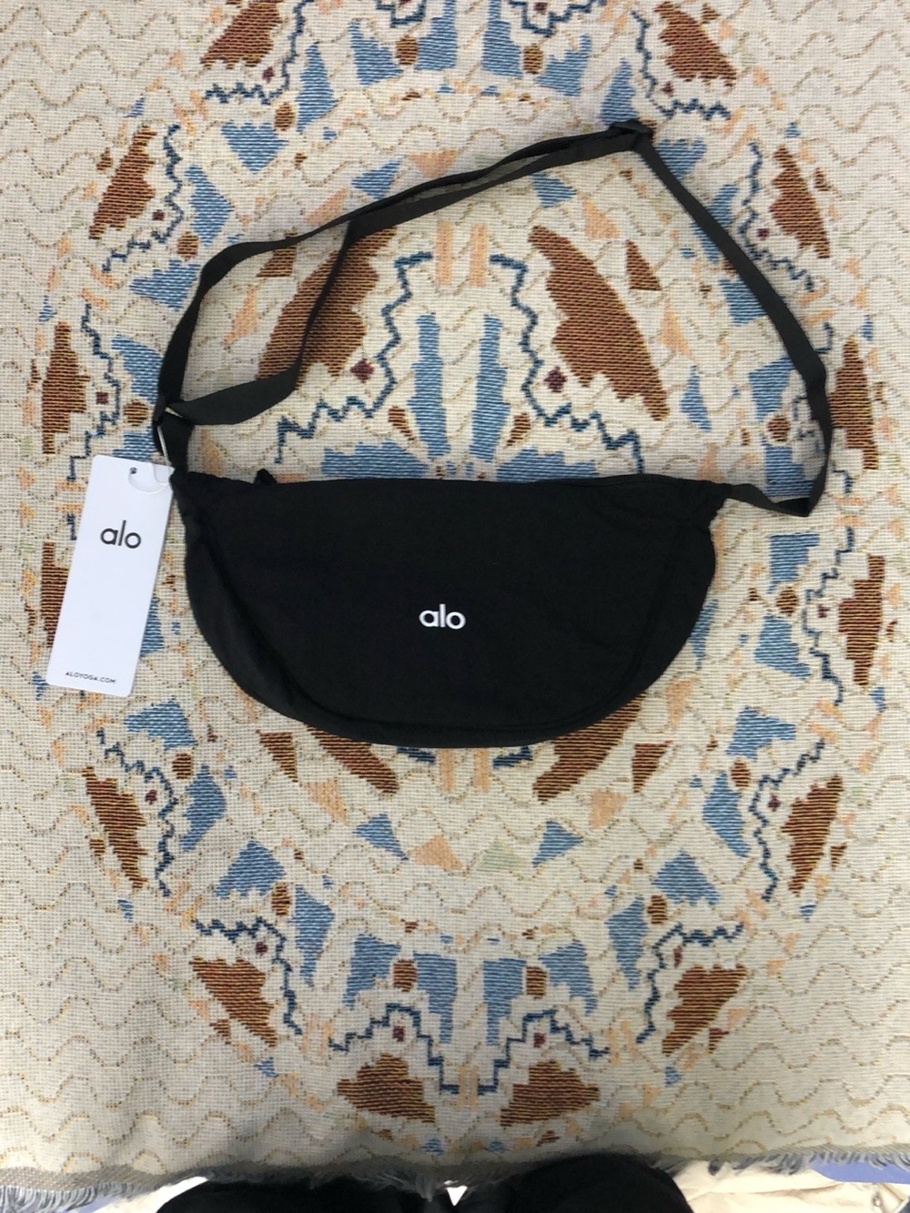 🏄♀️ALO Yoga Black Crossbody Belt Bag with White Logo